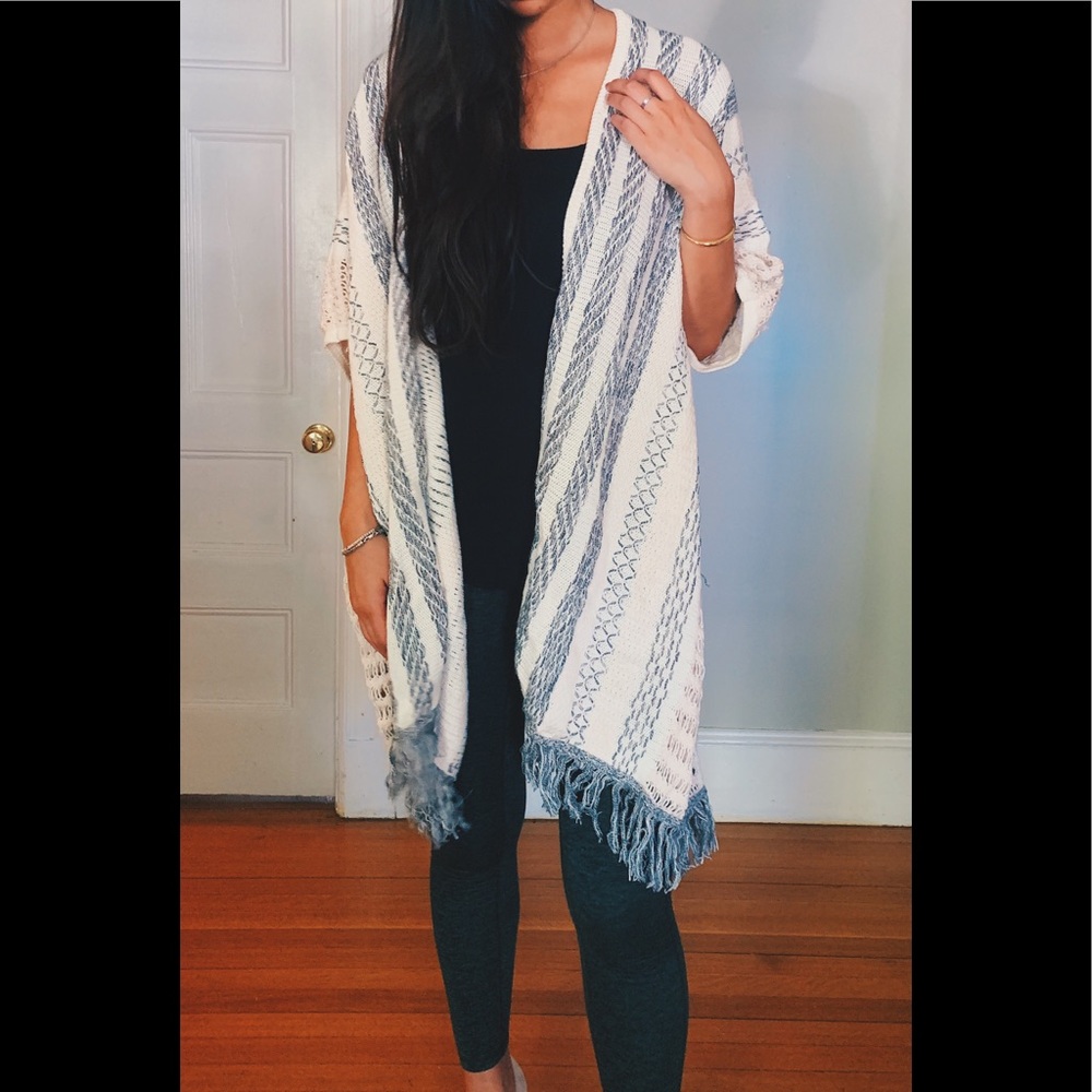 American Eagle blanket sweater with fringe
